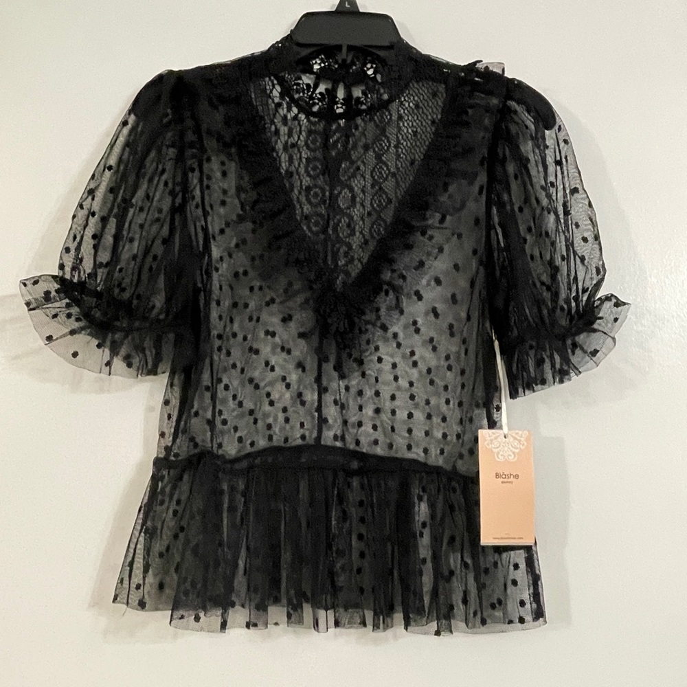 Blashe Women's blouse in transparent lace.
